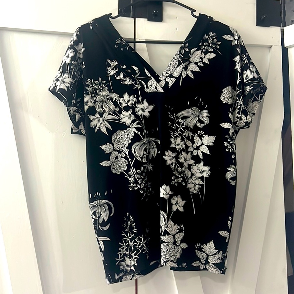 Black and white floral Banana Republic blouse